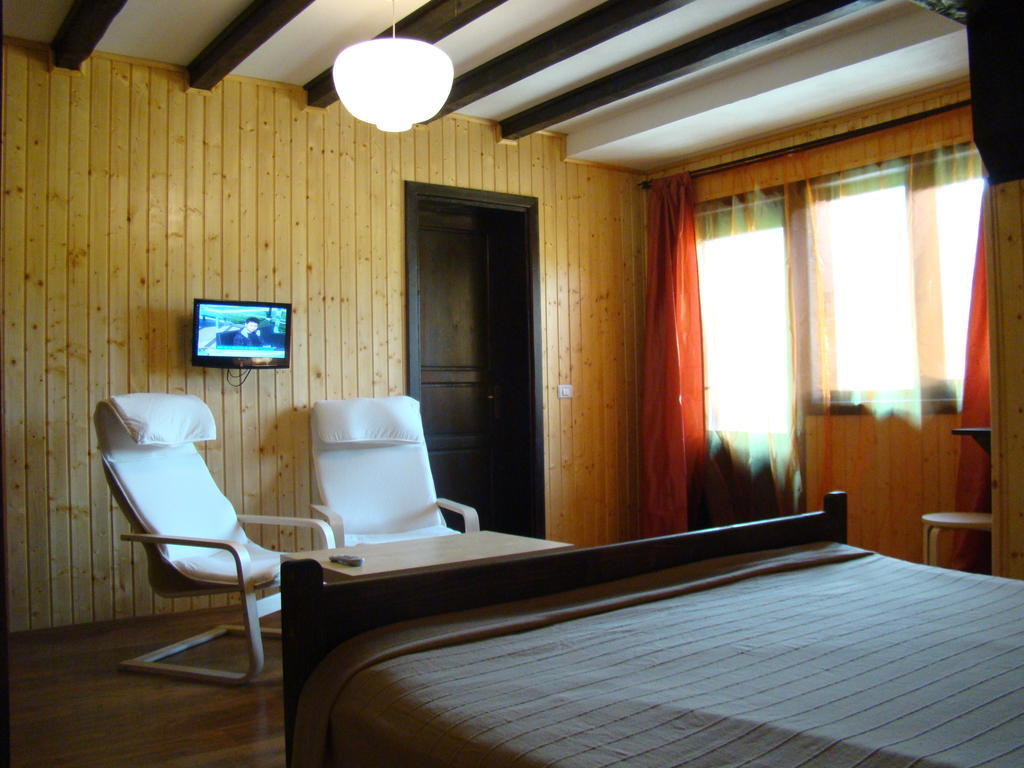 Hotel Dumbrava Soarelui Braşov Camera foto