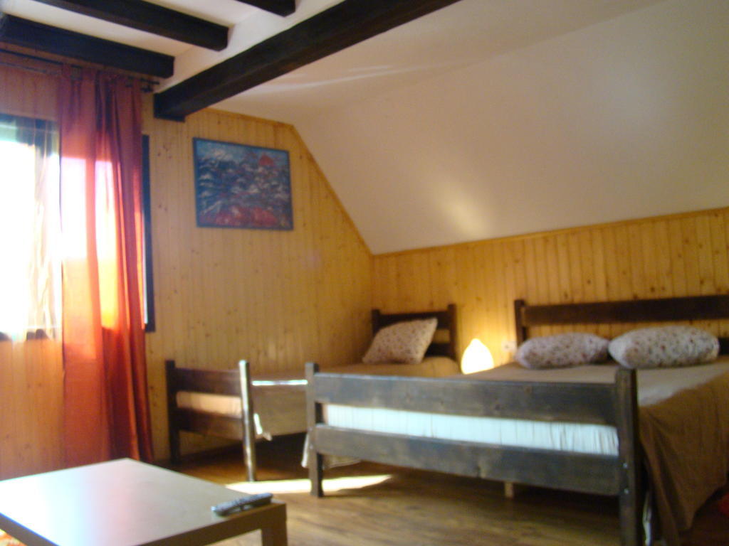 Hotel Dumbrava Soarelui Braşov Esterno foto